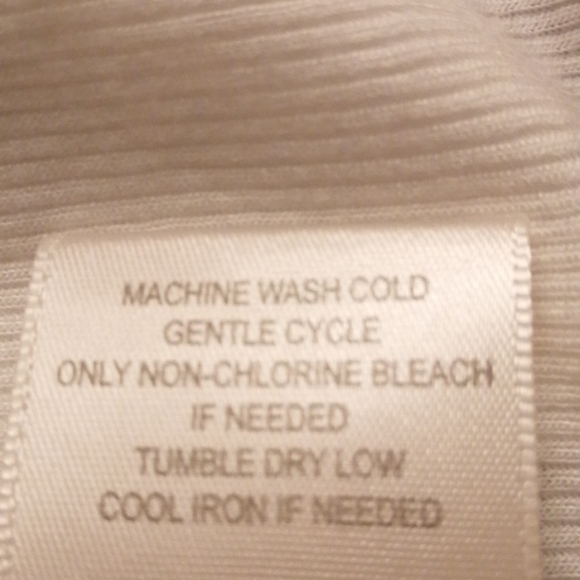 NWT..DEPT222, lightweight  white sweater, Size Small - Picture 8 of 9